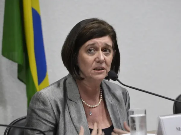 A diretora-geral da Agência Nacional do Petróleo (ANP), Magda Chambriard, fala da segurança nas plataformas de petróleo, na CPI mista da Petrobrás (Wilson Dias/Agência Brasil)