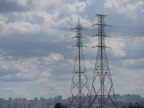 Linhas de transmissão de energia do sistema elétrico nacional