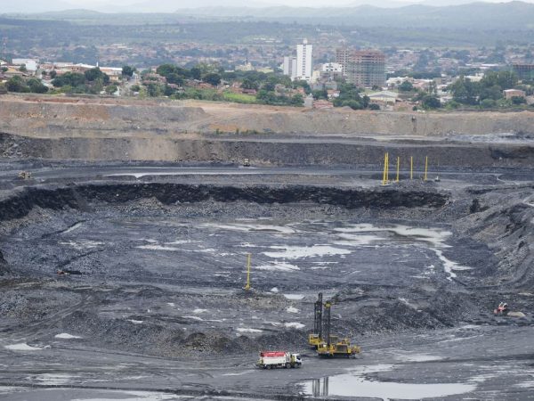 Paracatu (MG), 06/02/2015 - A mineração no chamado Morro do Ouro, liderada pela empresa canadense Kinross Gold Corporation, representa a principal atividade industrial para a geração de emprego e renda na região. Foto: José Cruz/Agência Brasil