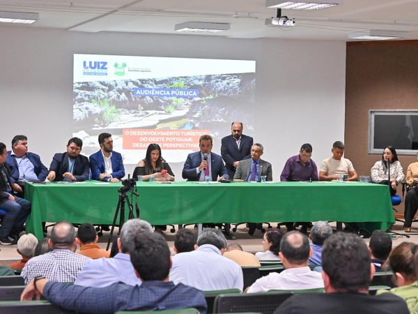 O evento reuniu autoridades locais, representantes do setor turístico, gestores públicos e empresários. — Foto: João Gilberto
