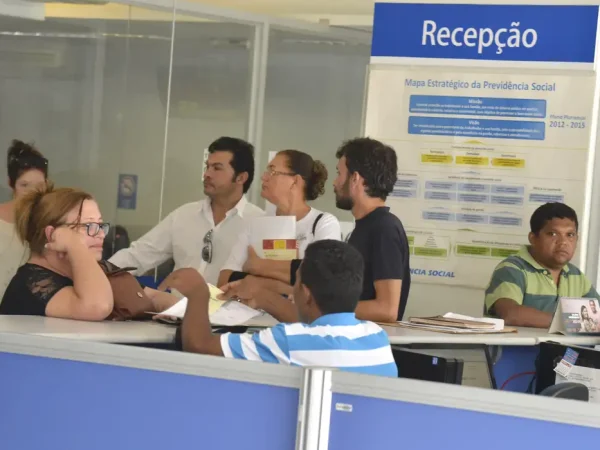 Brasília - Após mais de quatro meses de paralisação, médicos peritos do INSS retornaram hoje (25) ao trabalho com atendimento exclusivo para perícia inicial (Valter Campanato/Agência Brasil)