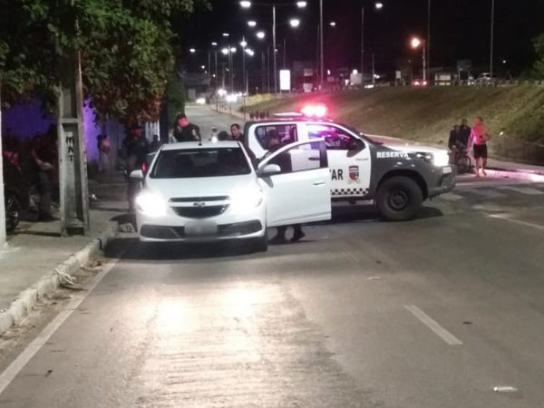 A troca de tiros aconteceu na Av Moema Tinoco, após os policias da Força Tática localizarem o veículo roubado e tentarem abordar os suspeitos — Foto: Redes Sociais