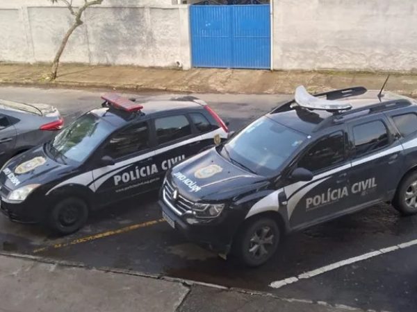 Viaturas da Polícia Civil. — Foto: Reprodução