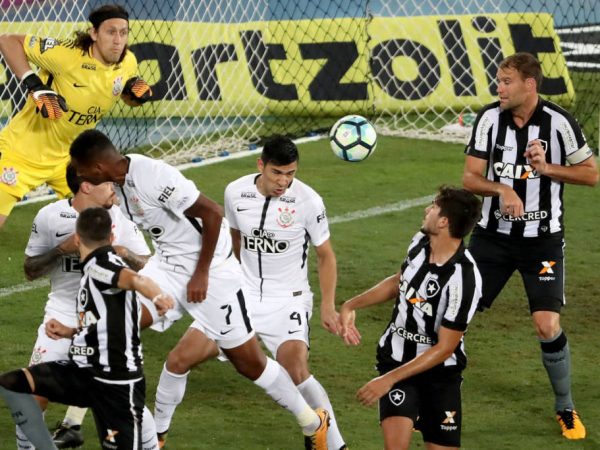 Alvinegro foi superado nas bolas paradas (Foto: Satiro Sodré /SSPress/Botafogo.)