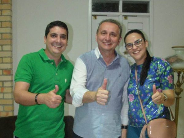 Antônio Jácome com prefeito e vice-prefeita de Apodi (Foto: Divulgação)