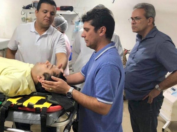Após os primeiros atendimentos no Hospital Santa Catarina, Adriano Diógenes recebeu visita de parentes e amigos (Foto: MDB de Guamaré)