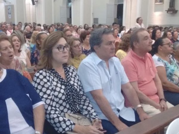 Na novena estava acompanhado pelo ex-deputado Dadá Costa e Dra. Verônica Alcântara (Foto: Divulgação)