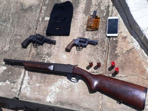 Armas de fogo roubadas e recuperadas pela Polícia Militar – (Foto: Cardoso Silva)