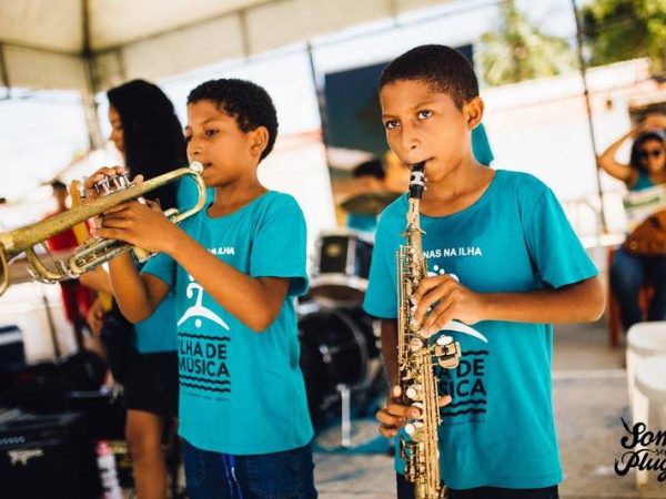 Instrumentos arrecadados serão doados para o projeto ”Ilha de Música”, do bairro da Redinha — Foto: Reprodução