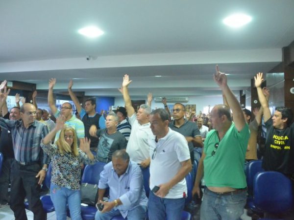 Policiais querem que o Governo do RN implante as promoções e progressões que estão em atrasos — Foto: José Aldenir / Agora RN.