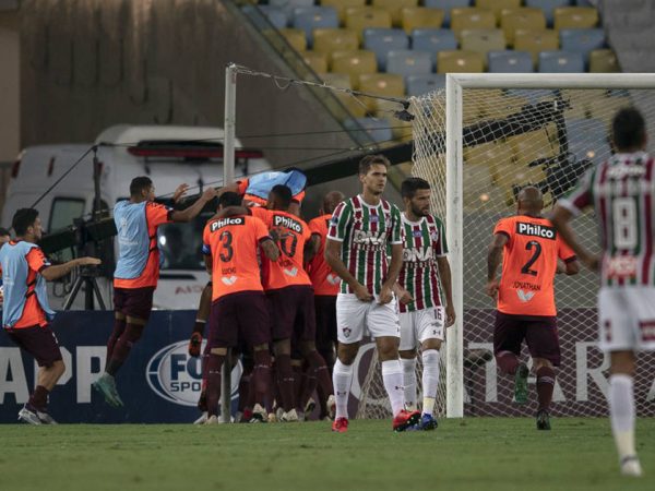 Agora, o Atlético-PR aguarda o duelo colombiano entre Junior Barranquilla e Santa Fé (Foto: Mauro Pimentel / AFP)