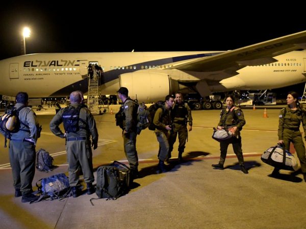 Avião com militares de Israel pousa em MG para ajudar nos trabalhos em Brumadinho — Foto: REUTERS/Washington Alves