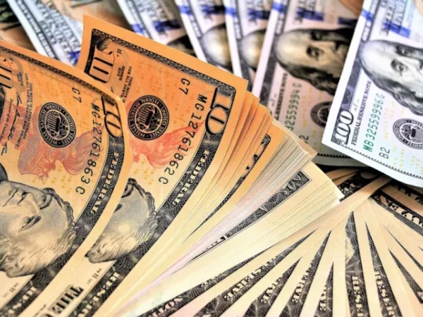 A moeda norte-americana recuou 0,23%, cotada a R$ 4,9151, renovando o menor patamar em 10 meses. — Foto: pasja1000/Creative Commons