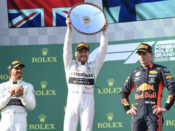 Bottas, Hamilton e Verstappen foram os três primeiros na Austrália — Foto: EFE