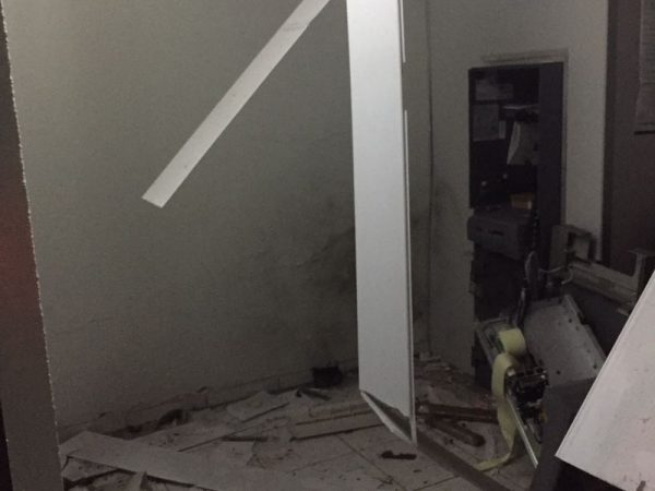 Bandidos explodem agência bancária em Serra Negra do Norte, região Seridó do RN (Foto: Divulgação/PM)
