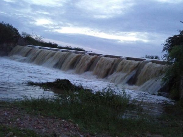 A água da barragem desce direto para o Açude Itans, principal reservatório de Caicó (Foto: Divulgação)