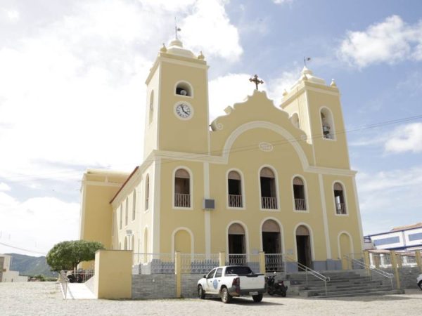 Construída em 1863 a igreja de Nossa Senhora da Guia é símbolo da devoção de fé dos seridoenses. — Foto: Assecom-RN