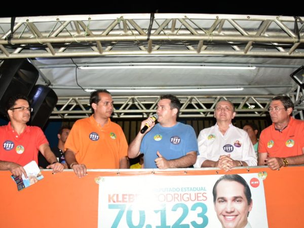 Candidato a deputado estadual Kleber Rodrigues e o candidato ao Senado, Antonio Jácome, também participaram da caminhada e comício (Foto: Divulgação)