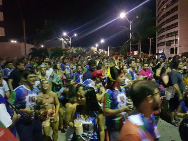 O desfile finalizou na Praça dos Gringo’s, onde muitos ficaram para curtir o show dos Titãs - Foto: Divulgação