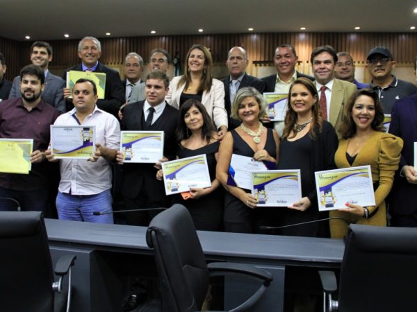 Estiveram presentes na cerimônia jornalistas e personalidades de diversos veículos de comunicação — Foto: Marcelo Barroso