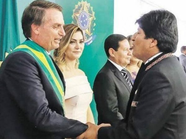 Denúncias de fraudes nas eleições foram o motivo da queda do líder da Bolívia, disse Bolsonaro - Foto: PR