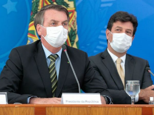 Bolsonaro só não o demitiu até agora para evitar agudizar à crise provocada pela pandemia — Foto: Carolina Antunes/PR