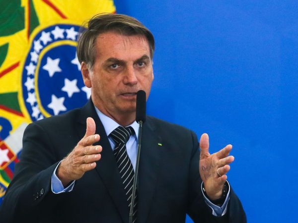 Bolsonaro lembrou que o próximo presidente poderá escolher dois novos ministros do STF. — Foto: Antonio Cruz/Agência Brasil