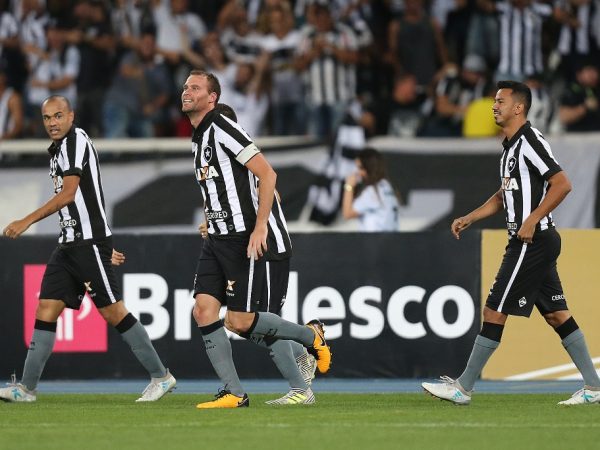 Os gols do Botafogo foram marcados por Joel Carli, Roger e Gilson (Foto: Vitor Silva/ SSPress)