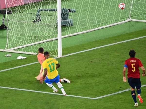 Brasil conquista o segundo ouro seguido no futebol das Olimpíadas. — Foto: VINCENZO PINTO / AFP
