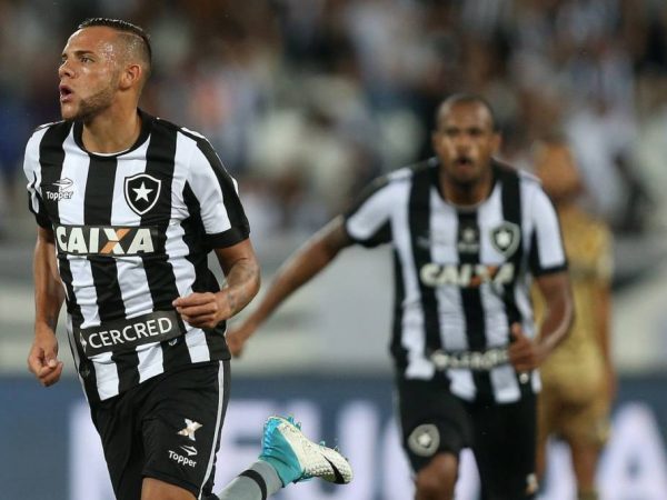 Guilherme brilhou com dois gols (Foto: Divulgação/Botafogo)