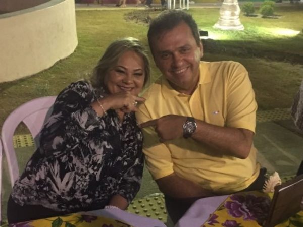 Prefeita Suely Fonseca e o pré-candidato ao governo do RN Carlos Eduardo Alves em Jardim de Angicos (Foto: Divulgação)