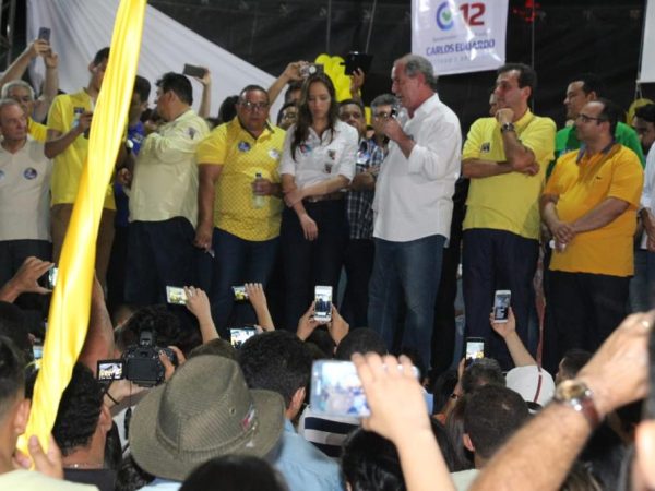 Eleitores de várias regiões viajaram até João Câmara para acompanhar o comício de Ciro Gomes e Carlos Eduardo (Foto: Divulgação)