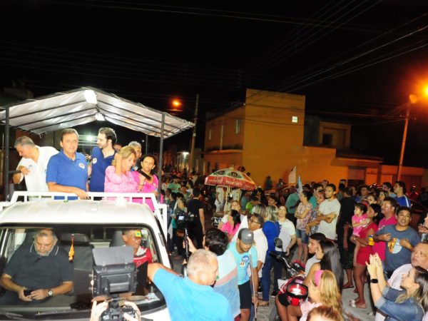 Em clima de festa, os candidatos cumpriram programação com a prefeita Rosalba Ciarlini (Foto: Divulgação)