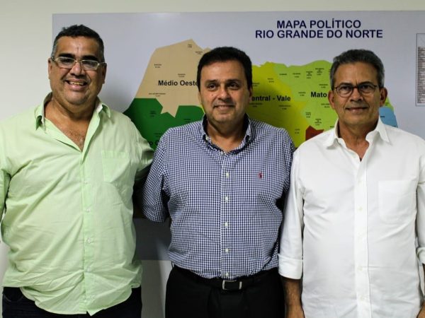 Pré-candidato Carlos Eduardo e médico Cássio Cavalcante (MDB) (Foto: Divulgação)