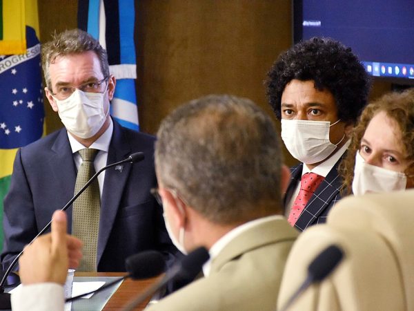 Três investigados foram ouvidos pelos parlamentares e trataram sobre a compra frustrada de respiradores. — Foto: Eduardo Maia