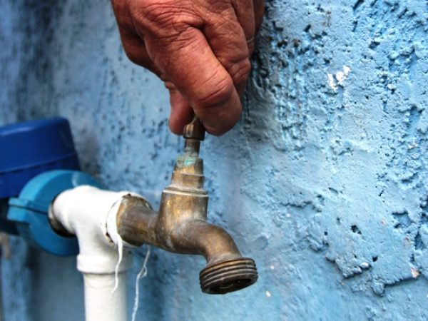 A tubulação de 400 milímetros que rompeu leva água para o reservatório que atende a zona norte de Caicó — Foto: Reprodução