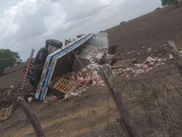 Acidente ocorreu na RN-003 entre os municípios de Santo Antônio e Várzea. — Foto: Reprodução de internet