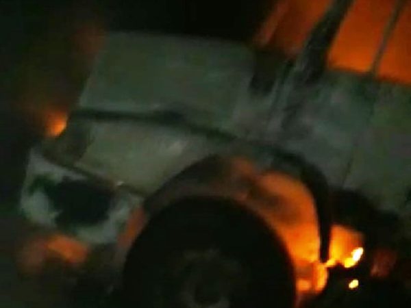 Caminhões incendiados estavam em fábrica de cerâmica às margens da BR-226, em Currais Novos, RN — Foto: Reprodução
