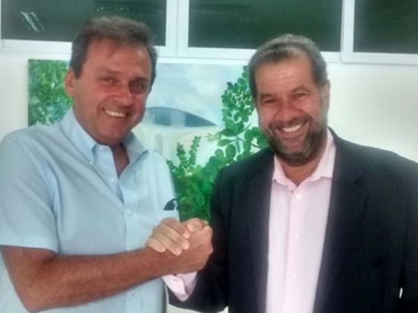 Prefeito Carlos Eduardo e o presidente nacional Lupi na sede do PDT em Natal (Foto: Blog do Heitor Gregório)