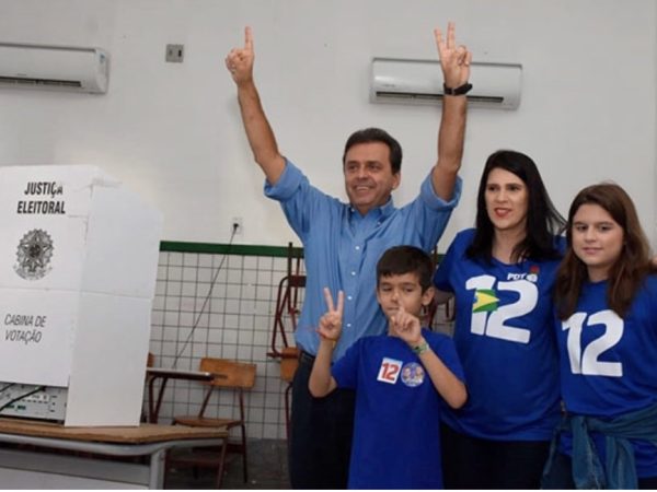 Carlos Eduardo (PDT), votou às 16 horas no Colégio Atheneu (Foto: Divulgação)