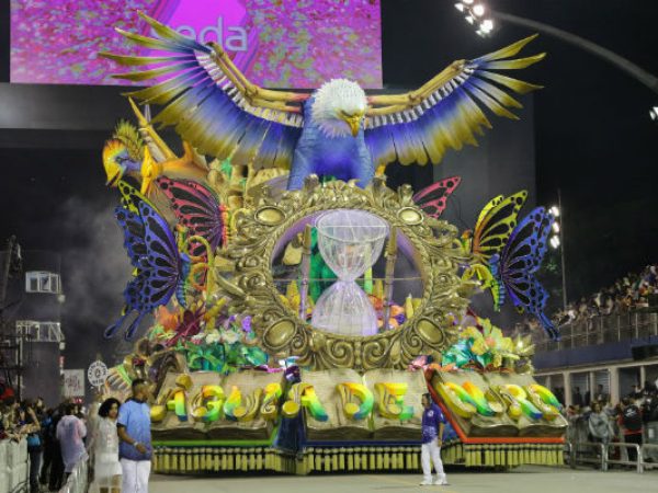 Desfiles de escolas de samba do carnaval foram adiados para 21 de abril. — Foto: Paulo Guereta/Estadão Conteúdo