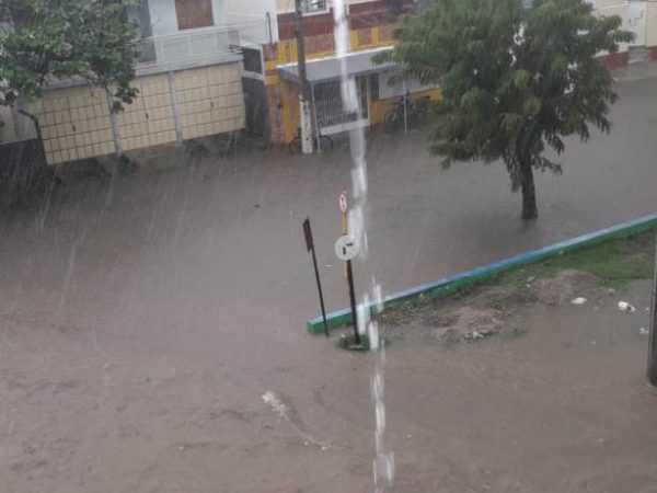 Um dos pontos mais atingidos foi o bairro Paraíba, onde choveu mais de 60 mm na quarta-feira (12). — Foto: Redes Sociais
