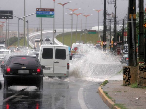Choveu em todas as regiões do Estado (Foto: Kleber A. Gonçalves/Agência Diário)