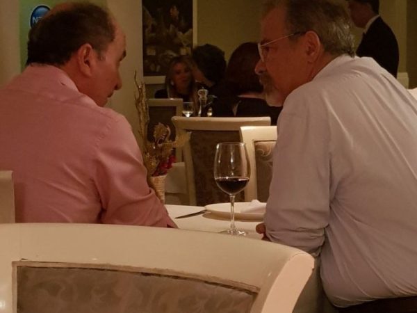 Desembargador Cláudio Santos e o ministro da Defesa, Raul Jungmann no restaurante Abade, em Natal (Foto: Divulgação)