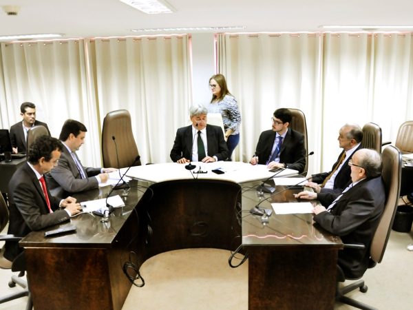 Emenda foi aprovada pela unanimidade dos cinco deputados que participaram da reunião (Foto: Eduardo Maia)