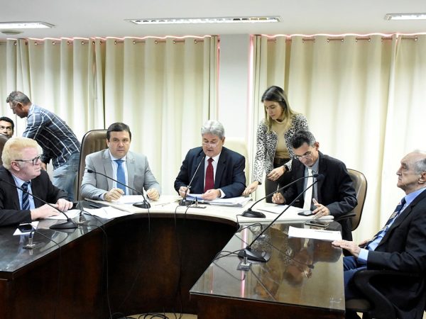 Reunião da Comissão de Finanças e Fiscalização (CFF) — Foto: João Gilberto