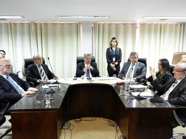 Reunião da Comissão de Finanças e Fiscalização (CFF) na Assembleia Legislativa — Foto: João Gilberto