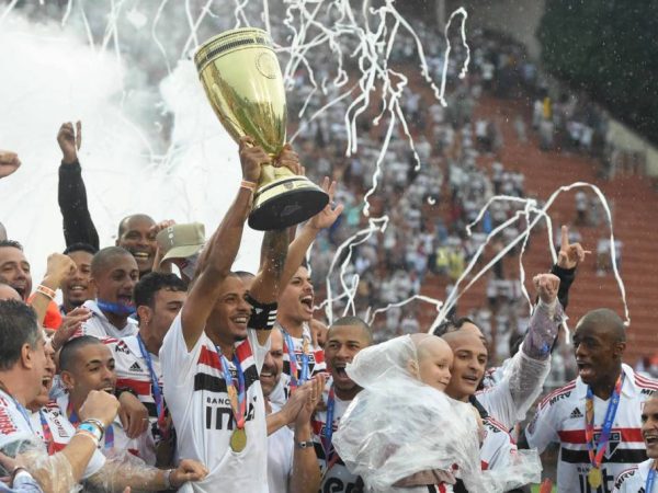 Com o resultado, o São Paulo chegou ao seu quarto título da Copinha em 11 finais disputadas — Foto: Sergio Barzaghi/Gazeta Press