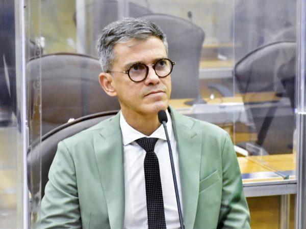 Em pronunciamento, o deputado comentou o início do Carnatal e criticou a governadora Fátima Bezerra. — Foto: João Gilberto