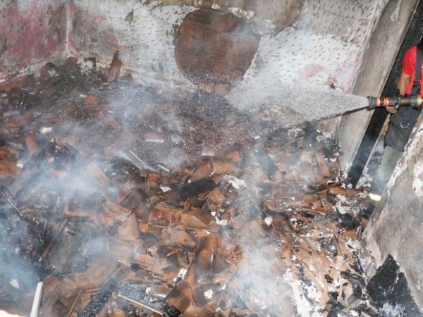 Homem é encontrado carbonizado em casa incendiada em Mossoró (Foto: Marcelino Neto)